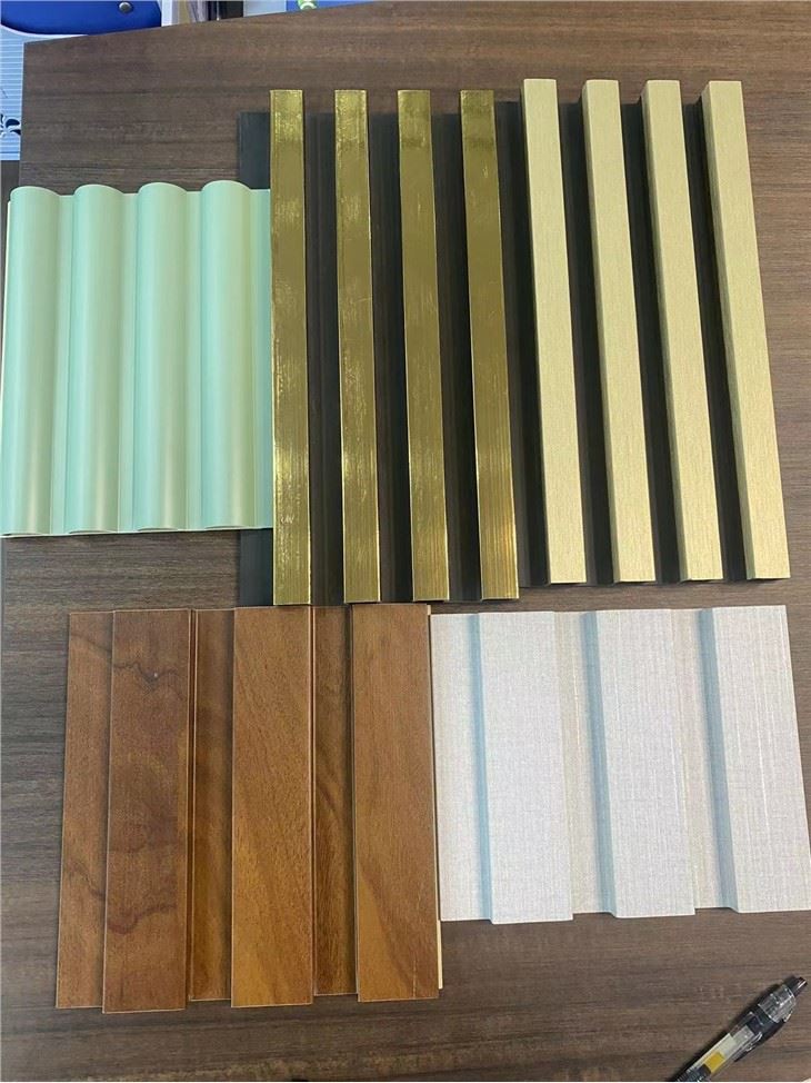 Indoor Decor Puitplastist komposiit-PVC-kattega vooderdus vooderdatud seinaplaat WPC seinapaneel