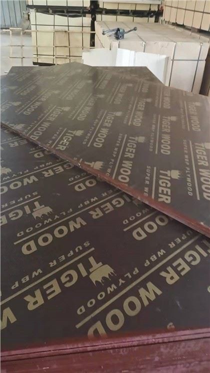 Kilega kaetud vineer ehitushoone jaoks